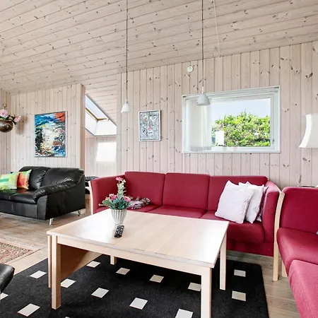 In With 3 Bedrooms And Wifi