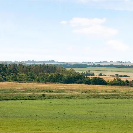 In With 3 Bedrooms And Wifi 펜션