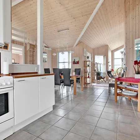 Dom wakacyjny In With 3 Bedrooms And Wifi